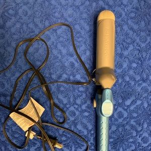 Babyliss Pro curling iron. 1.5 inch
